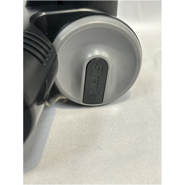 Brand new Genuine Shark AZ910UKT Floor Head